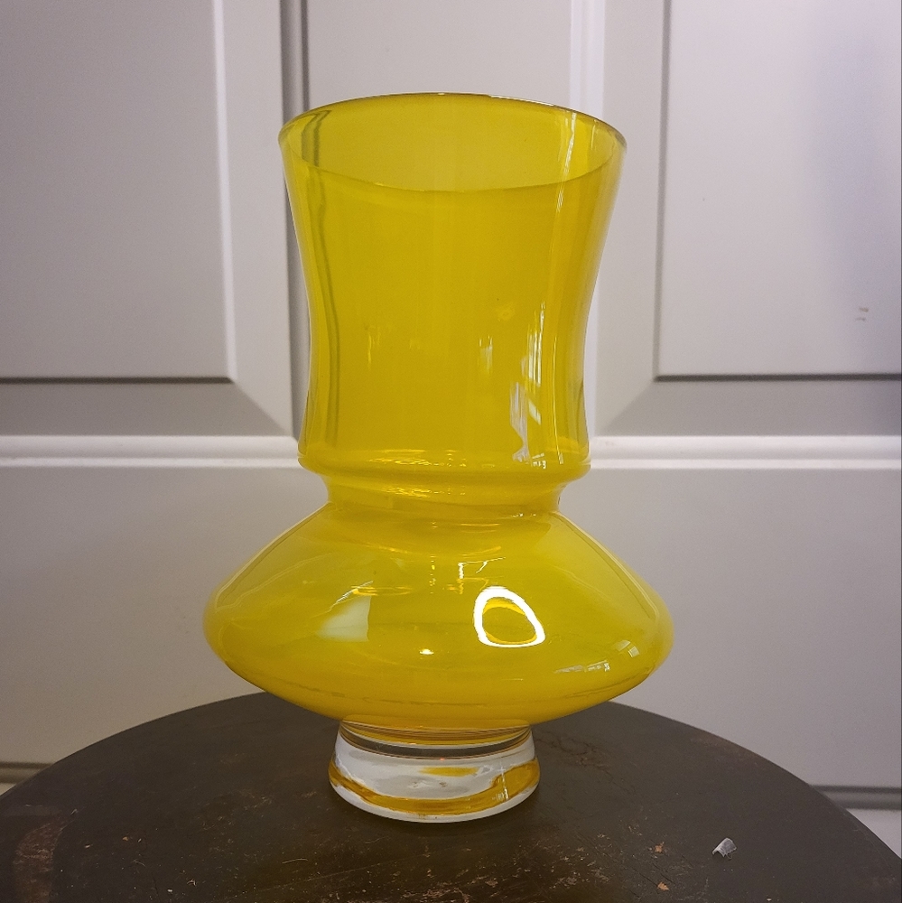 Mid-Century Yellow Glass Vase in the style of Bo Bergstrom, Aseda Glasbruk 1960s - Picture 6 of 8
